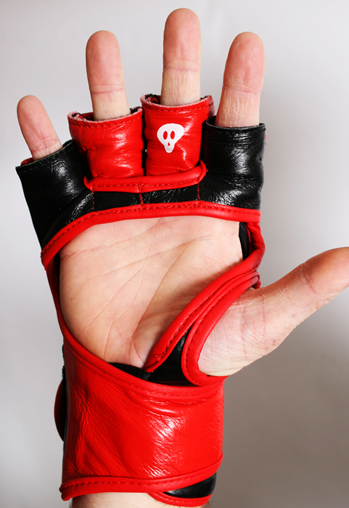Fight Easy Fightwear Fight Easy Fightwear 4oz striker glove